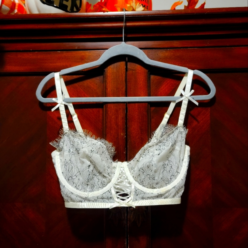 White Wolf & Whistle 32G longline bra